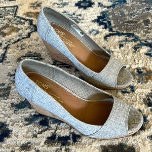 Women’s TOMS, Peep Toe Wedges, Gray/White, Size 7.5